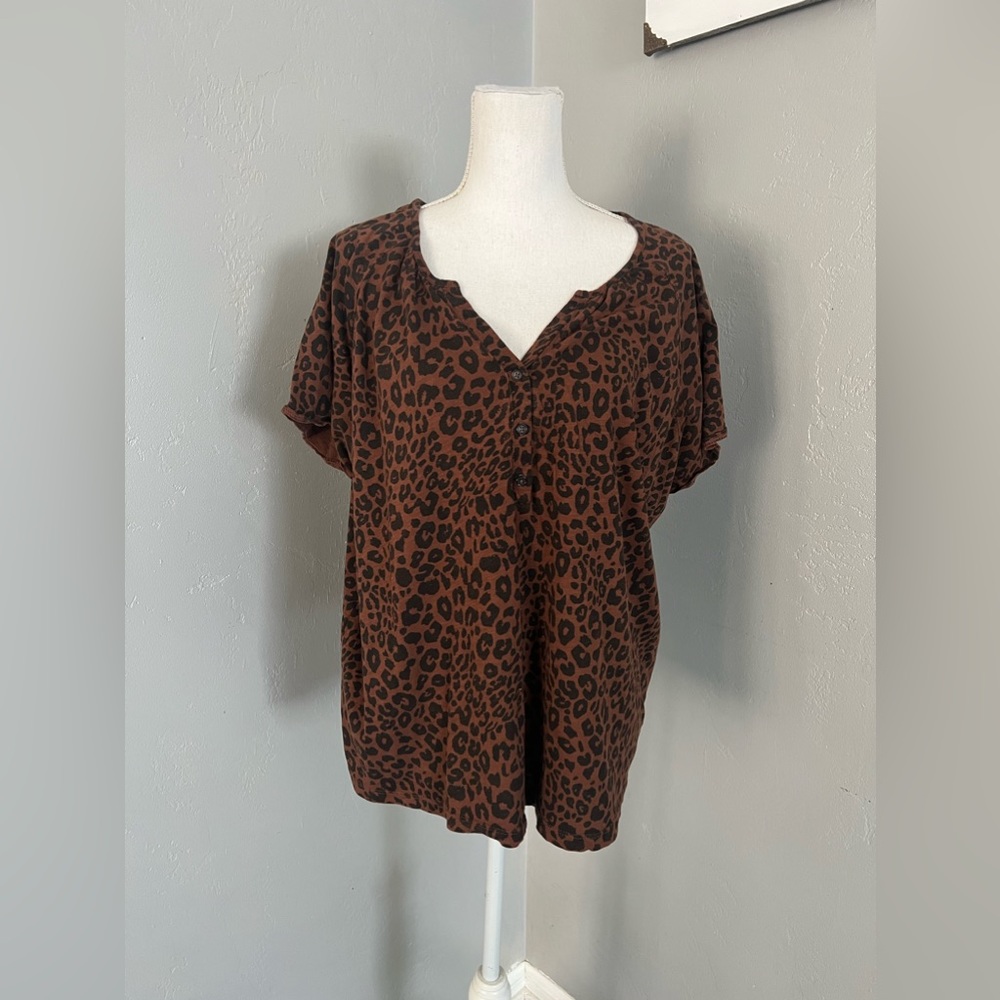 Sanctuary Animal Print Short Sleeves Top Size 2X